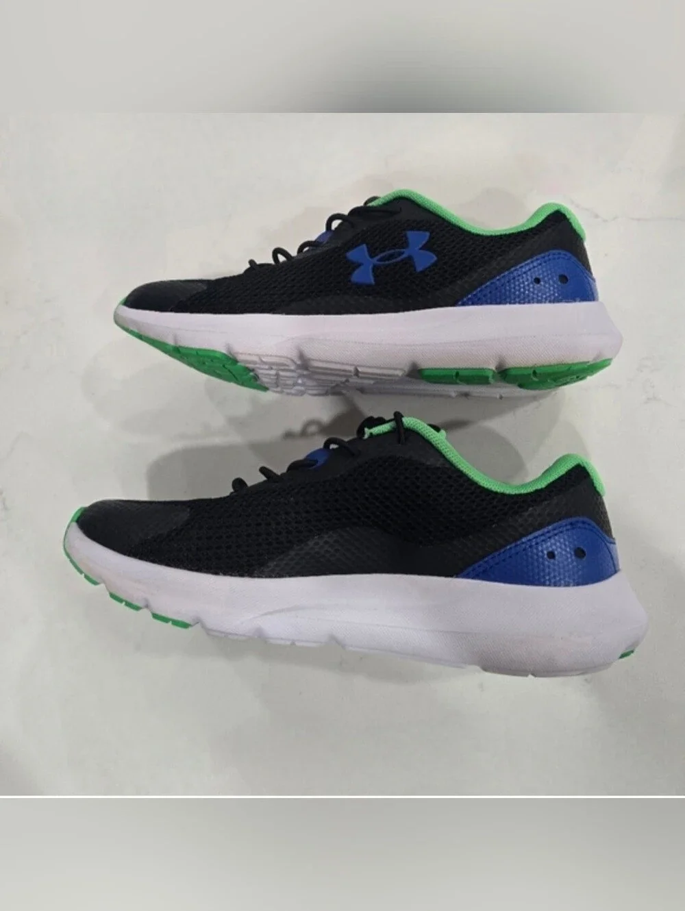 Under Armour Big Boys' Surge 3 Running Shoe Size 5.5Y